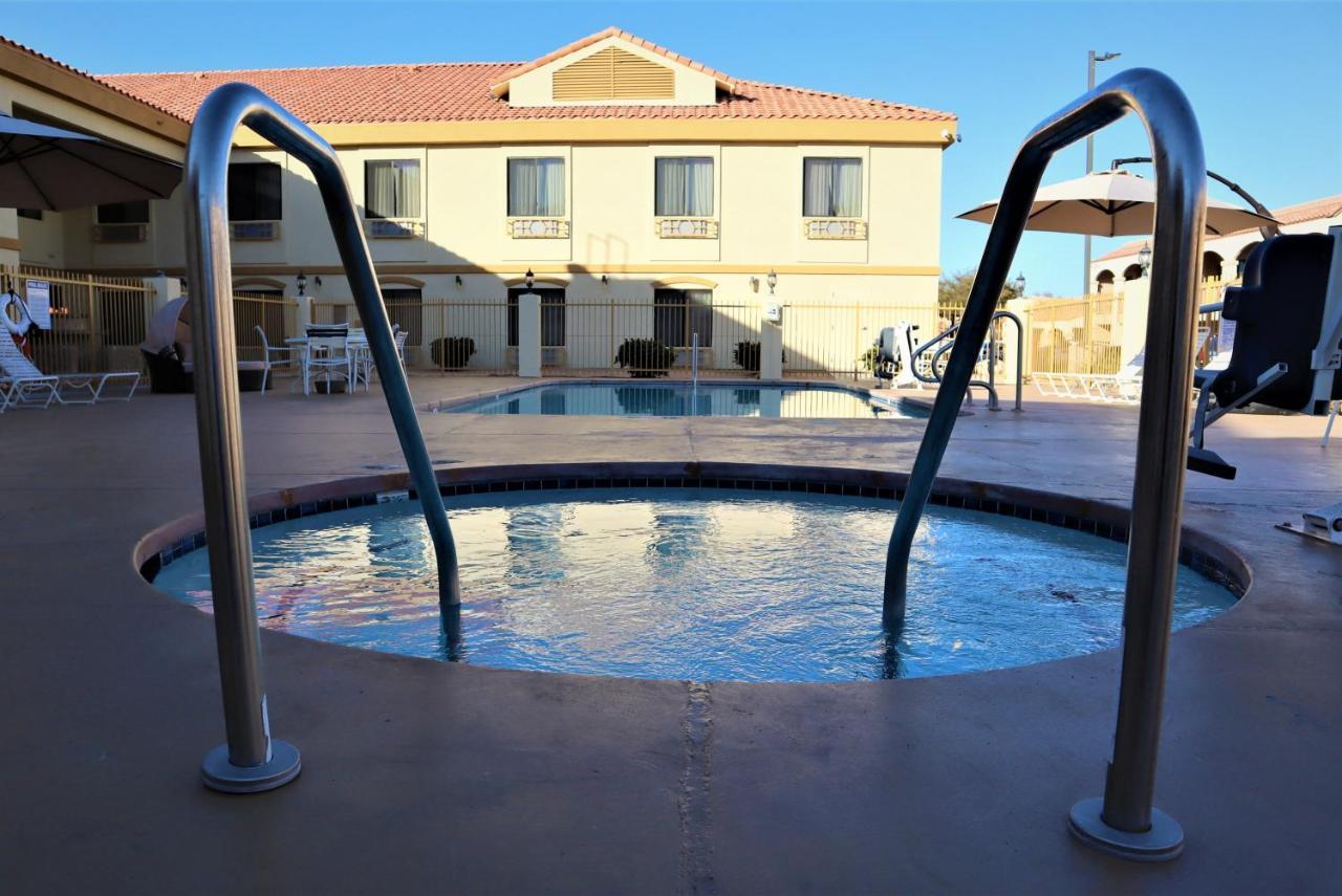 Oasis Inn And Suites 29 Palms Hotel Joshua Tree National Park トウェンティナイン・パームズ エクステリア 写真
