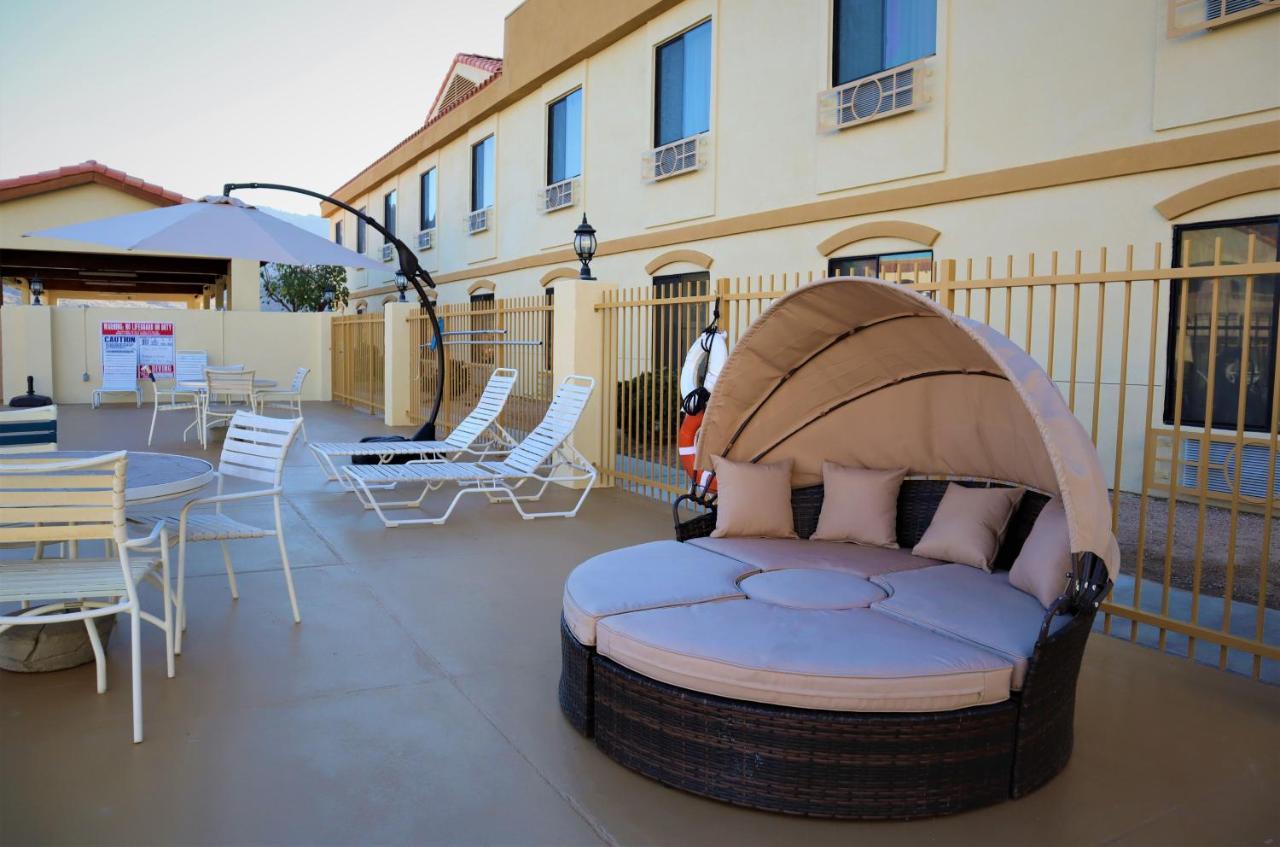 Oasis Inn And Suites 29 Palms Hotel Joshua Tree National Park トウェンティナイン・パームズ エクステリア 写真
