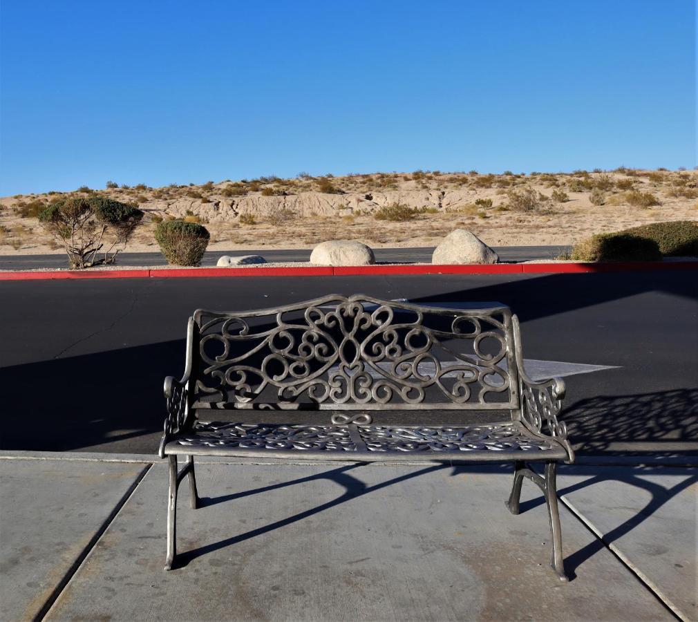 Oasis Inn And Suites 29 Palms Hotel Joshua Tree National Park トウェンティナイン・パームズ エクステリア 写真