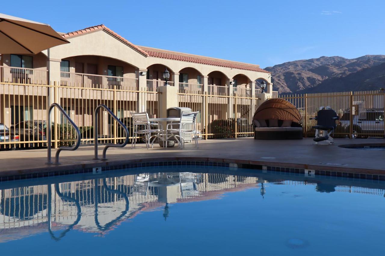 Oasis Inn And Suites 29 Palms Hotel Joshua Tree National Park トウェンティナイン・パームズ エクステリア 写真