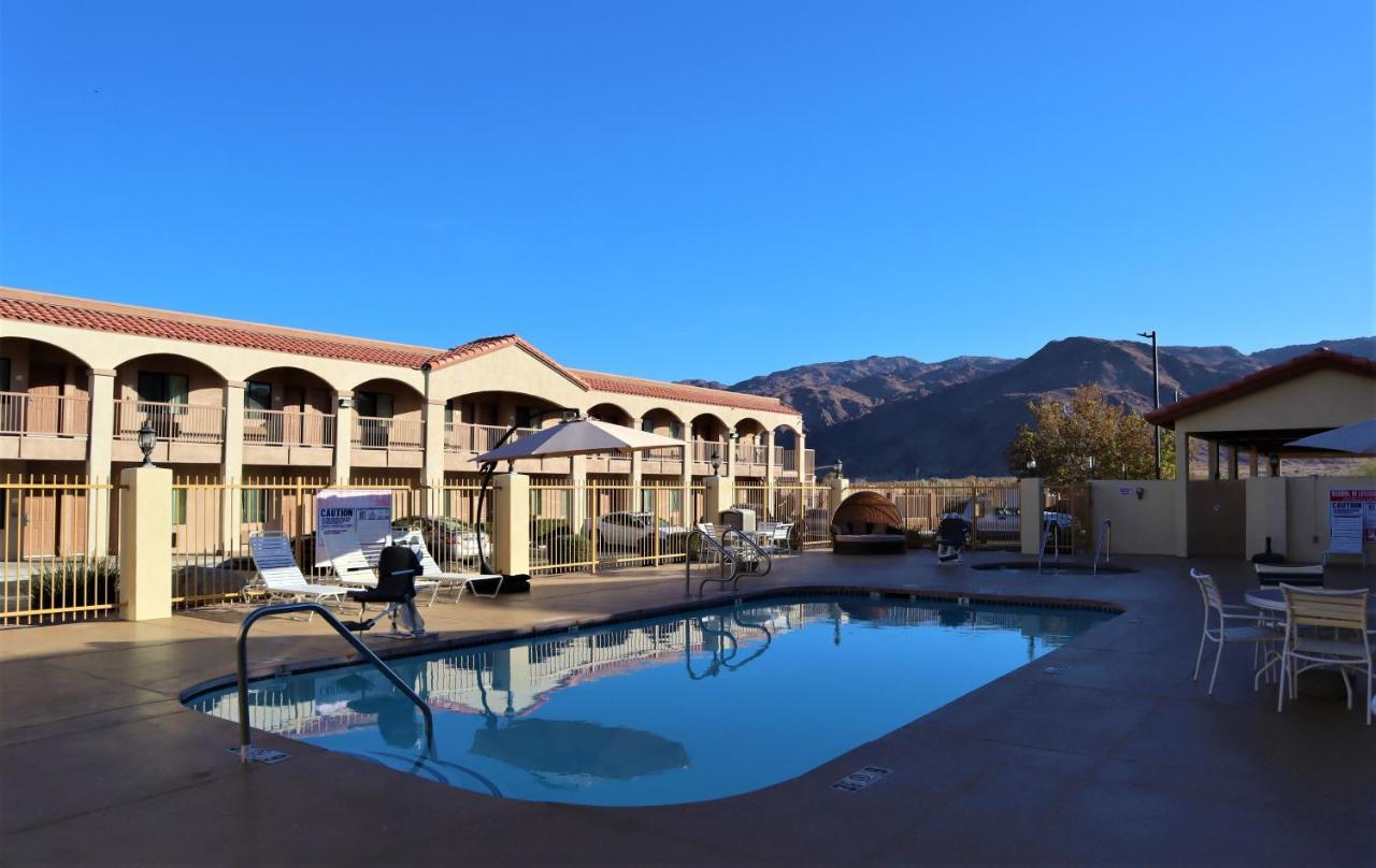 Oasis Inn And Suites 29 Palms Hotel Joshua Tree National Park トウェンティナイン・パームズ エクステリア 写真