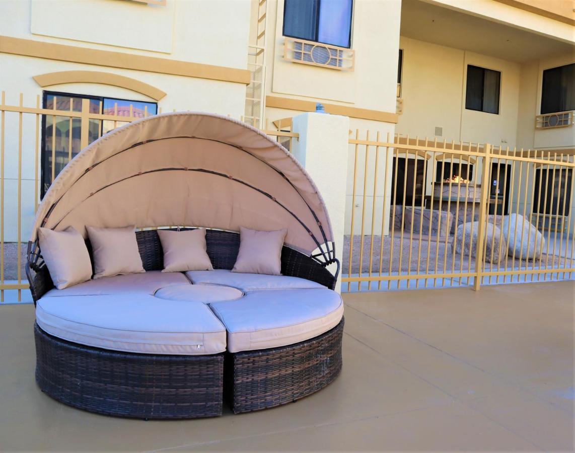 Oasis Inn And Suites 29 Palms Hotel Joshua Tree National Park トウェンティナイン・パームズ エクステリア 写真