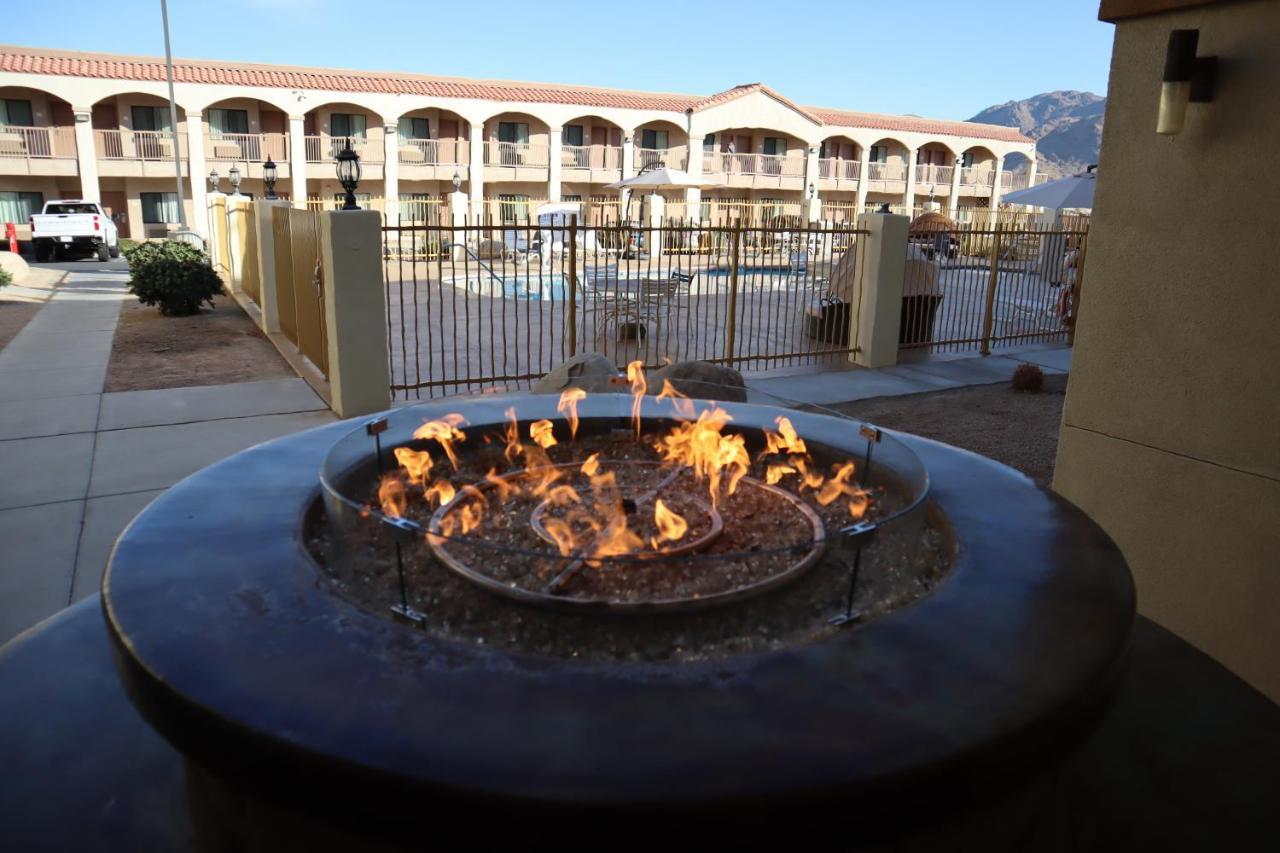 Oasis Inn And Suites 29 Palms Hotel Joshua Tree National Park トウェンティナイン・パームズ エクステリア 写真