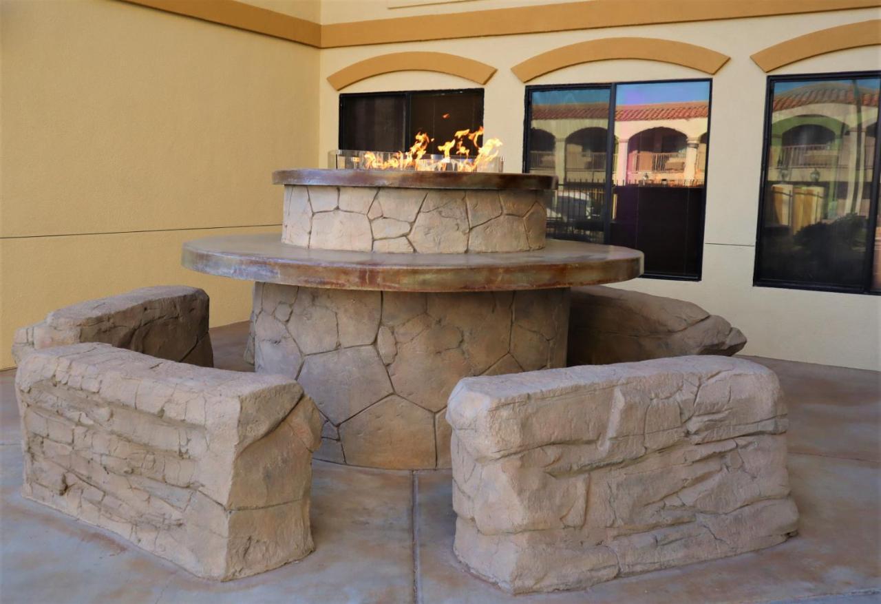 Oasis Inn And Suites 29 Palms Hotel Joshua Tree National Park トウェンティナイン・パームズ エクステリア 写真