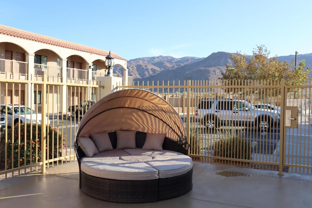 Oasis Inn And Suites 29 Palms Hotel Joshua Tree National Park トウェンティナイン・パームズ エクステリア 写真