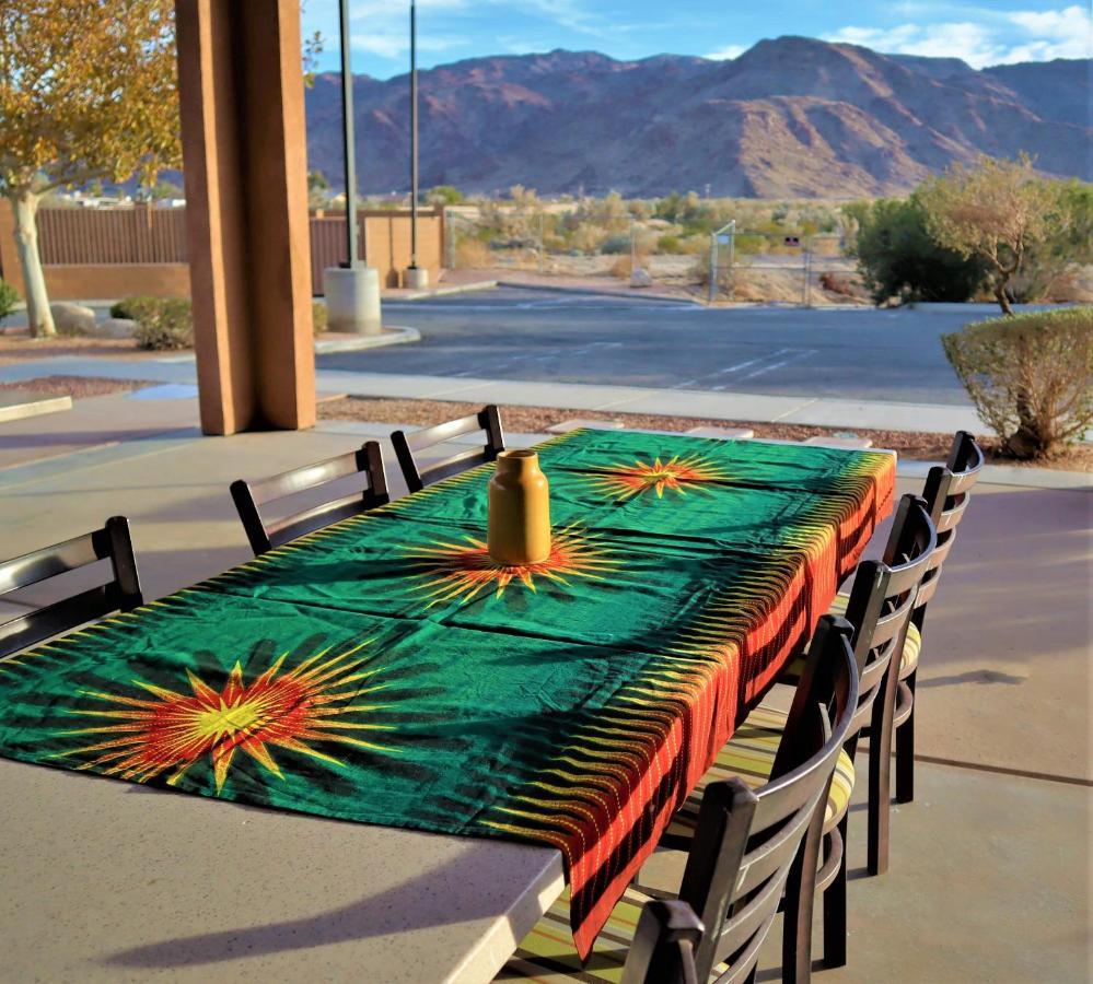 Oasis Inn And Suites 29 Palms Hotel Joshua Tree National Park トウェンティナイン・パームズ エクステリア 写真