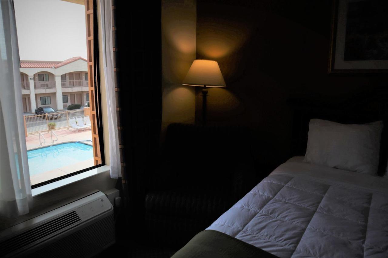 Oasis Inn And Suites 29 Palms Hotel Joshua Tree National Park トウェンティナイン・パームズ エクステリア 写真