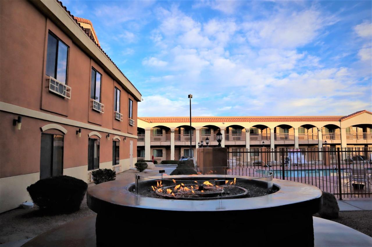 Oasis Inn And Suites 29 Palms Hotel Joshua Tree National Park トウェンティナイン・パームズ エクステリア 写真