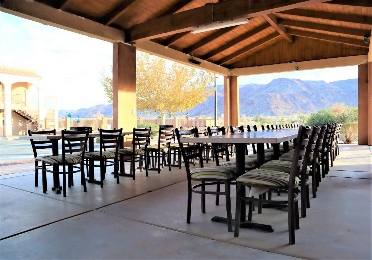 Oasis Inn And Suites 29 Palms Hotel Joshua Tree National Park トウェンティナイン・パームズ エクステリア 写真