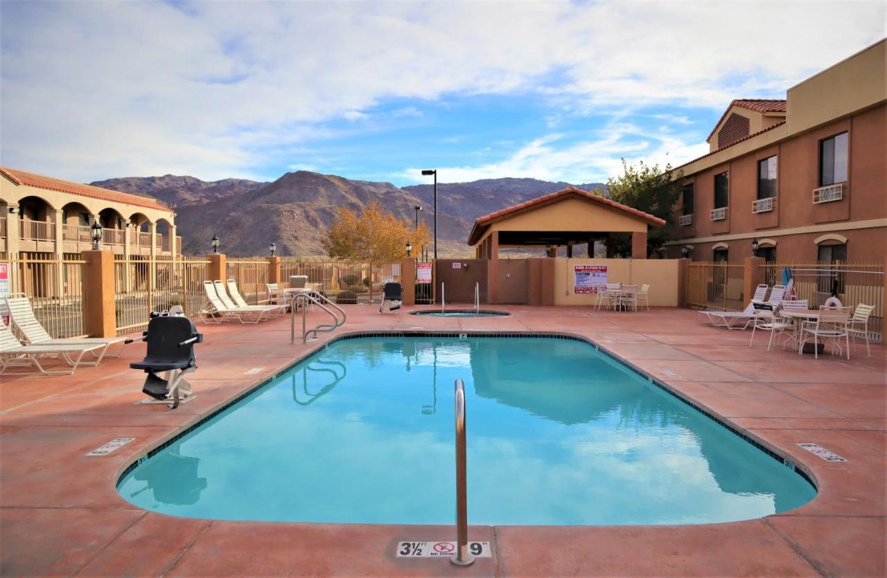 Oasis Inn And Suites 29 Palms Hotel Joshua Tree National Park トウェンティナイン・パームズ エクステリア 写真